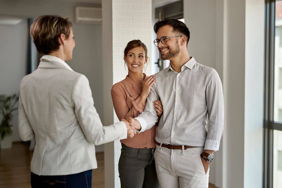 quelles différences entre un agent immobilier et un mandataire ?