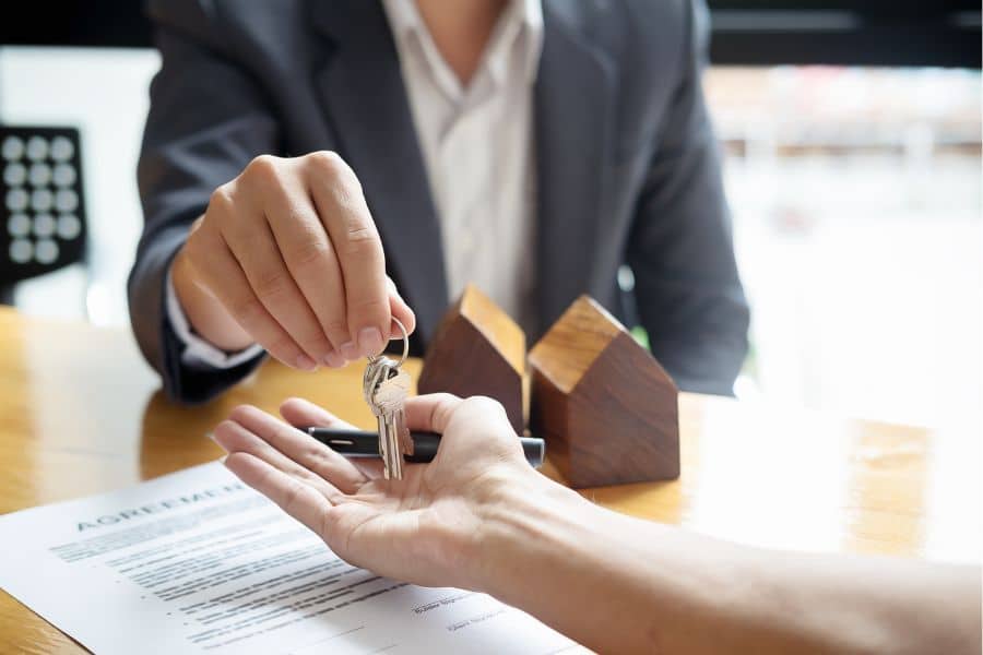 peut-on devenir agent immobilier sans diplôme